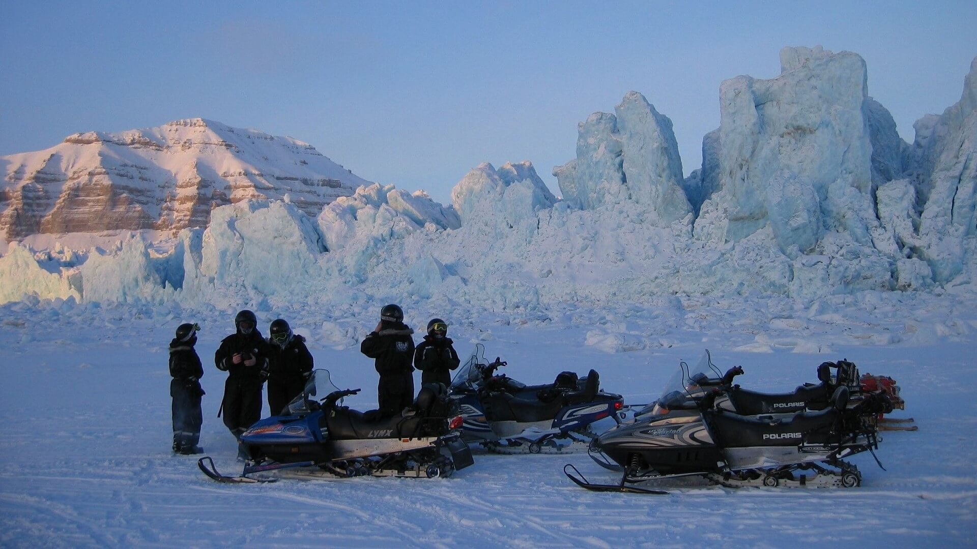 Arktis Tours Gletscherblau und Schneeweis - Snowmobil Safari Spitzbergen