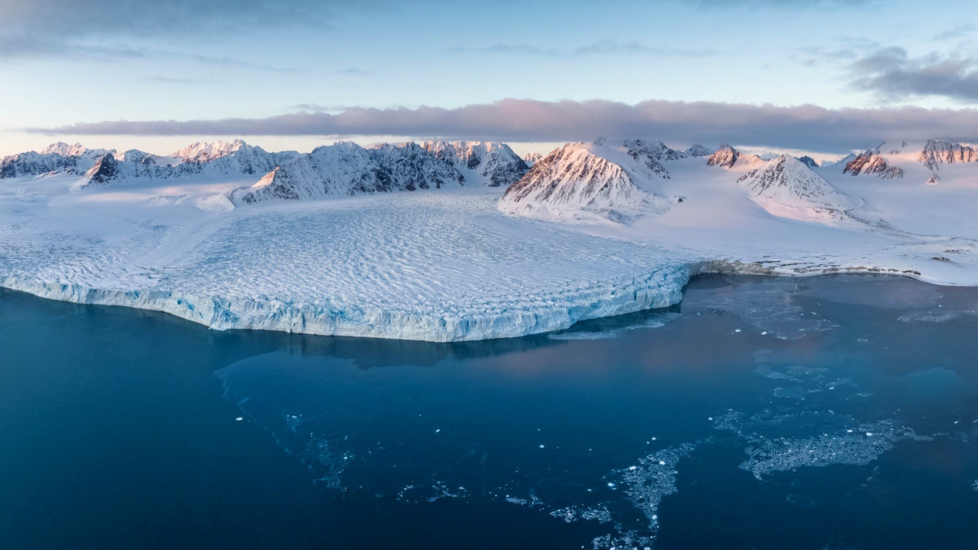 Spitsbergen by Florian Ledoux