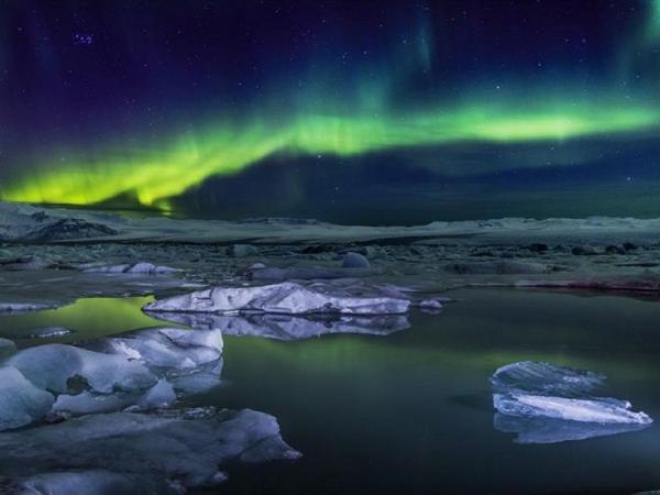 Arktis Tours - Polarlicht, Gletscherhöhlen, Eis & Feuer