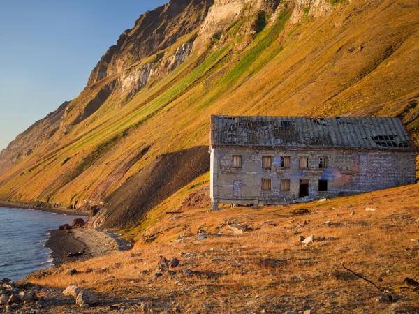 Arktis Tours - Spitzbergen - die Arktis zu Fuß und mit dem Boot erleben