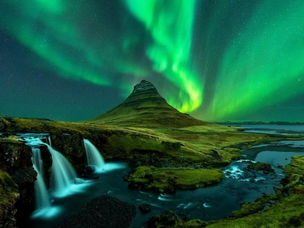 Arktis Tours IS02 Aurora Borealis Wasserfall