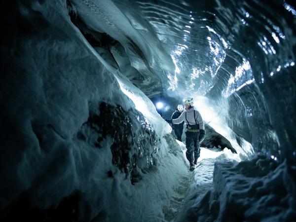 Arktis Tours, Hurtigruten Svalbard