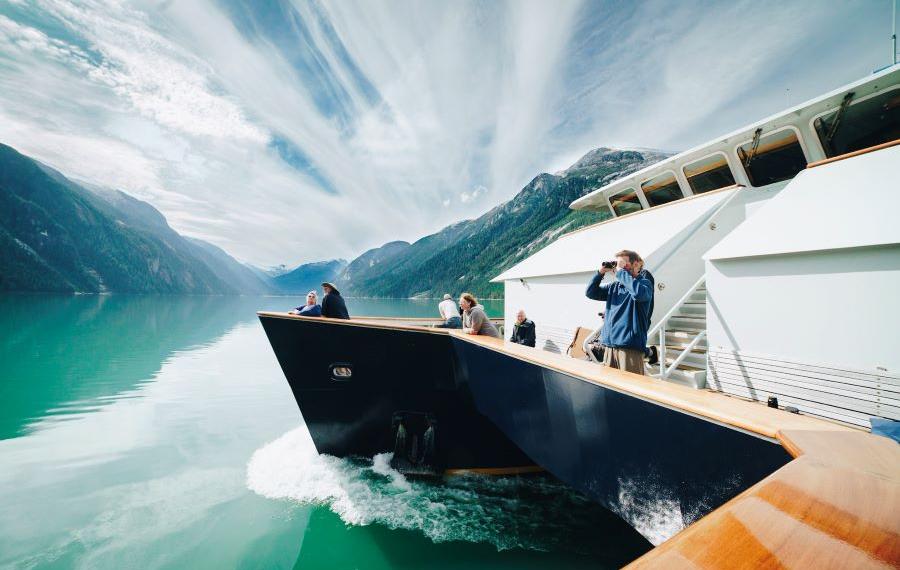 Arktis Tours, Maple Leaf Adventures, Bow Cascadia