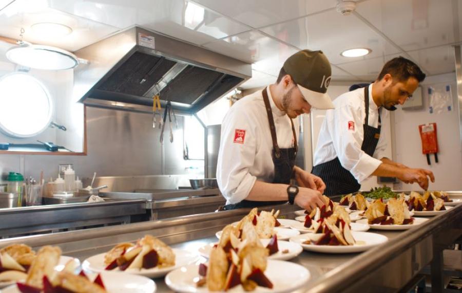 Arktis Tours, Maple Lead Adventures, Kitchen