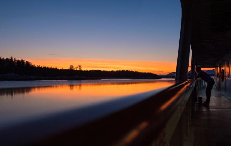 Arktis Tours, Maple Leaf Adventures, Sunset on Deck Cascadia