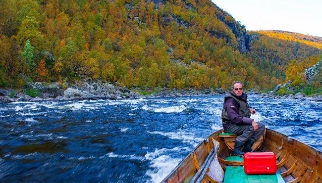 Arktis Tours - Mitternachtssonne über dem Alta Fluss