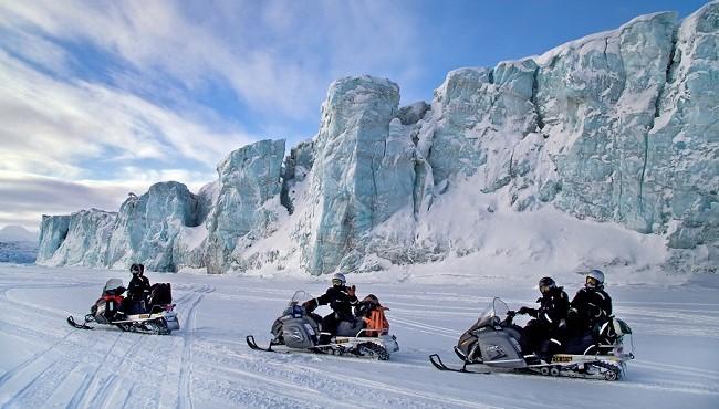 Arktis Tours Snowmobil Safari - Spitzbergens Westküste