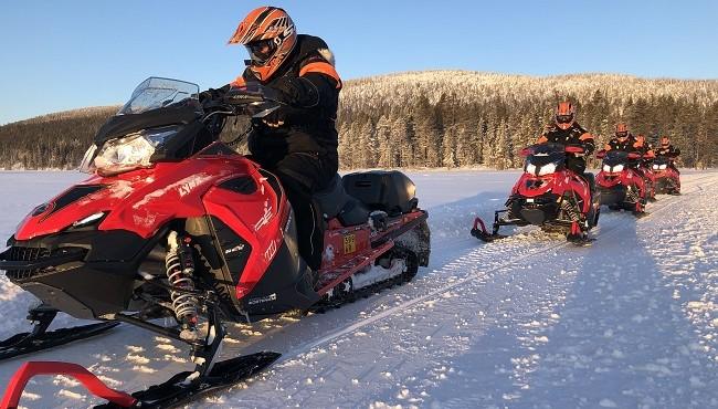 Arktis Tours - Fahrspaß garantiert – mit dem Snowmobil durch Finnland