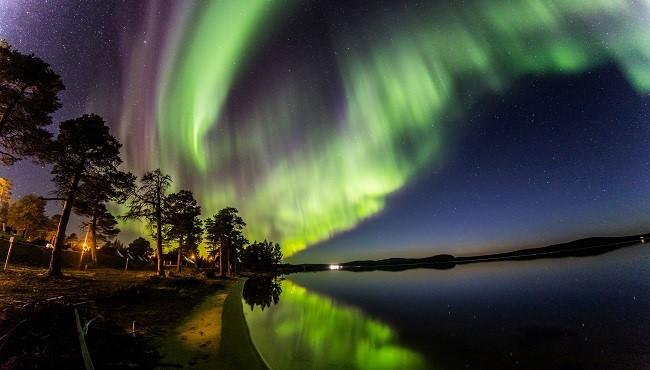 Arktis Tours Polarlichter im Herbst - Wilderness Hotel Muotka